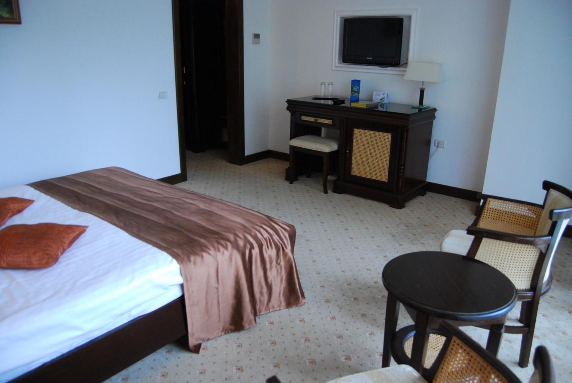 Hotel Zodiac Constanţa Esterno foto